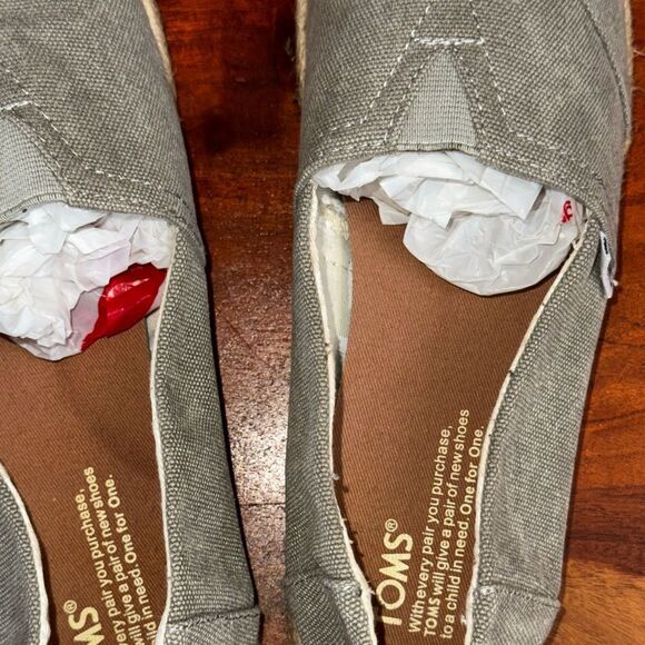 TOMS NOW THATS A WRAP  Gray Slip-On Shoes SZ 9 NWOT - Picture 4 of 5